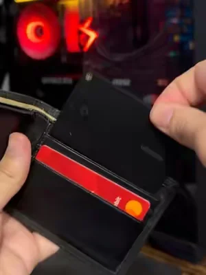 Localizador para diseñado para billeteras de Ugreen, puede ser usado para trackear cualquier objeto donde lo pongas pero su diseño parecido a una tarjeta de banco fue pensado para que no haga bulto en tu billetera #localizador #ugreen #airtag #tracker #samsung #android #latinos #apple