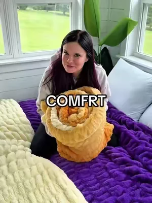 I cannot believe I was able to get my hands on the new sunwash color from comfrt omg  #comfrt #dreamerblanket #weightedblanket #comfrtdreamerblanket #cozyathome  @Comfrt 