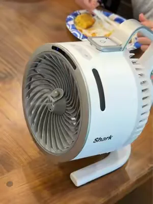 Best thing ever if you live somewhere hot #portablefan #sharkfan #sharkmistingfan #mistingfan #shark 
