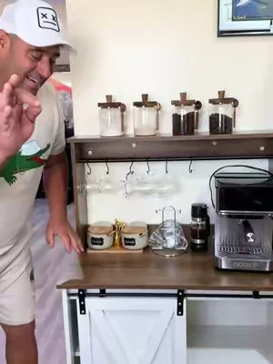 🏡☕ Transforma tu cocina o comedor con estilo farmhouse. Este elegante Coffee Bar Cabinet ofrece amplio espacio de almacenamiento para tu cafetera, tazas, snacks y decoración. Sus estantes y compartimentos mantienen todo organizado mientras aportan un toque rústico y moderno a cualquier hogar. ¡Perfecto para crear tu rincón de café soñado! 🤎✨#DealsForYouDays #SummerWins #Farmhouse Coffee Bar Cabinet #TikTokShop #CoffeeBar    