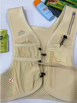 What do you guys take with you when you run?#runningvest #Zelvot #runninggear #OutdoorGear #hydrationvest 