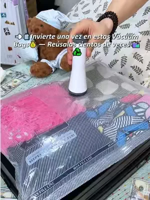 Stop stuffing your winter coats and heavy sweaters in the closet with ths vacwum storage set. Fold, close, press the button and watch it shrink. Space-saving, no mess, perfect for the family or for traveling! 👚🛍 Click the link and start packing now! Deja de llenar tus abrigos de invierno y sueteres pesados en el armario con este conjunto de almacenamiento al vacío. Dobla, cierra, presiona el botón y mira cómo se encoge. Ahorro de espacio, sin desorden, perfecto para la familia o para viajar! Haga clic en el enlace y empacar ahora! 👕✨ #foryoupage  #TrucoDeViaje #packsmart  #OrganizadorAlVacio #BolsaViajeAlVacio