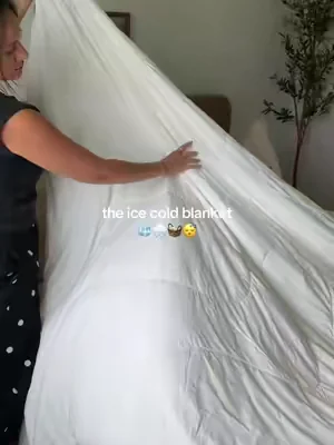 The most ideal summer blanket and bedding I’ll use all year long ❄️🍦#coolingblanket #hotsleeper #cooling #summerbedding #tiktokshopcreatorpicks 