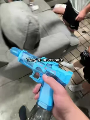Ts so fun #viral #blowthisup #fyp #summervibes #watergunfight 