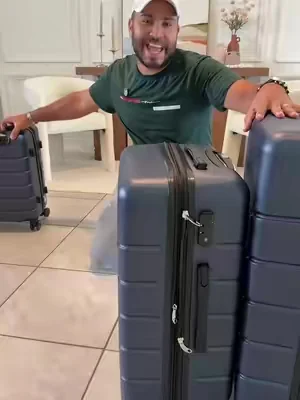 Viaja con mayor comodidad y organización con este set de maletas rígidas expandibles. Diseñadas con ruedas giratorias 360°, cerradura TSA y amplio espacio de almacenamiento, son ideales para viajes cortos, vacaciones familiares o escapadas de fin de semana. #TravelEssentials #LuggageSet #TravelMustHaves #dealsforyoudays #tiktokshopcreatorpicks 