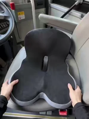 Relieves tension in the lower back muscles and avoids direct pressure on the cоссух. Ideal for sitting for many hours without discomfort.#dolordeespalda #soportelumbar #cojinortopedico #espaldasindolor #seatcushion   
