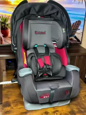 #carseat #babycarseat #sillainfantil #babytrend #dealsforyoudays Silla de auto infantil convertible ajustable 4 en 1 Baby Trend  Cover Me con capota integrada y protección contra impactos laterales