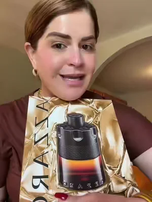 El mes de junio para mí siempre es un poquito complicado. Entre el Día de los Padres y el cumpleaños de mi esposo el 28 de junio, siempre estoy buscando un regalo especial. Y si hay algo con lo que nunca fallo es con un buen perfume. ✨ Escogí este Azzaro The Most Wanted porque tiene una excelente duración en piel, un aroma masculino, elegante y de esos que dejan huella. Si conoces de perfumes, sabes exactamente de cuál te estoy hablando. Encima de mi nombre te dejo la tienda oficial. 🖤 #DealsForYouDays #DFYD #TikTokShopFinds #RegalosParaEl #PerfumeHombre