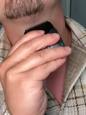 Shaving as a truck driver #Shaver #PortableShaver #MiniShaver