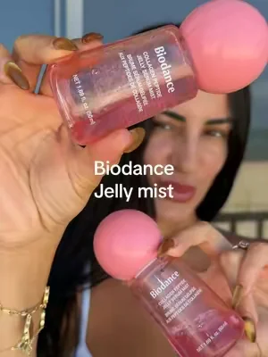 El mist en forma de gelatina que me tiene obsesionada!! @Biodance Store US  #biodance #jellymist #facemist #DealsForYouDays  #collagenserum 