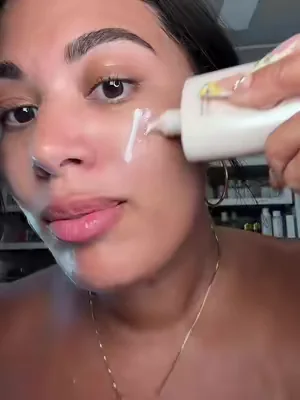 i’m OBSESSED with this color correcting tinted serum 😍 @tarte cosmetics #tartecosmetics #cccolorcorrectingtintedserum #trippinwithtarte #dealsforyoudays 