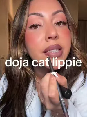 Doja Cat LAC lip combo really is that perfect nude combo 👄 #maccosmetics #maclipstick #nudelipcombo #nudelip #dealsforyoudays 