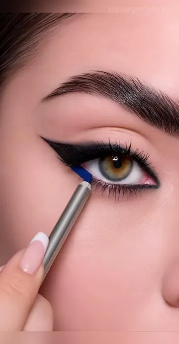 This gel eyeliner is perfect for inner lash line definition or a soft winged look. It glides on smoothly, helps resist transfer, and makes your eyes look more lifted without heavy makeup.🥰💕💕👇🏻👇🏻👇🏻#dealsforyoudays #tiktokshopdeals  #geleyeliner  #beautydeals   #tiktokshop 