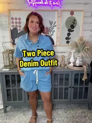 Who doesn’t love a two piece denim outfit and this one is so comfy!! You could absolutely make 4 different outfits from these 2 pieces! You could also throw on a tank top and leave the button down open!! I LOVE this! I’m a true to size large wearing the size large in the light wash. @CHOUYATOU #canadiantuxedo #twopieceset #twopieceoutfit #chouyatou #ttsacl 