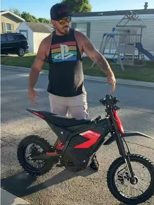 Up and down and up and down the str and down and he street everyday so I finally stopped him. #electricdirtbike #edirtbike #dirtbike #emoto #cyberwheels @Cyber Wheels 