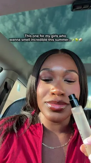 I’m pretty sure you could tell which one is my favorite! 😍 anyways this is the perfect summer duo !!!! @DIME Beauty  #summerwins #dealsforyoudays #summerscents #dimebeauty #purfume 