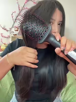 Un cepillo que toda mujer necesita tenerlo ya que te ahorra tiempo por que te seca te peina y te alisa tu cabello ✨😍🎀
#peinesecador
#cepillosecador #cepilloalisador
#peinealisador #cepilloviral