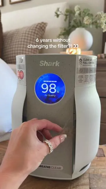 The stinky dog and dirty feet don’t stand a chance against this air purifier 🙌🏼 @Shark Home  #sharkneverchangeairpurifier #sharkairpurifier #airpurifier #cleanair #airfilter 