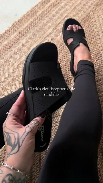 Clark’s new slides did not disappoint like always. Perfect everyday shoe for women ✨🖤🩴 @QVC, Inc 