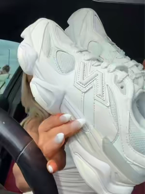 sooo cute 🤍 run if they're still on sale!! #newbalance #newbalance9060 #OOTD #sneakers #dealsforyoudays 