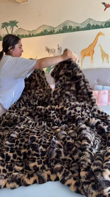 Cheetah luscious! 🐆🤎✨ the quality on this blanket is 10/10 and the bubble print makes it extra soft and squishy. #cheetahprint #bedroomrefresh #beddingrefresh #beddingdecor #cheetahdecor 