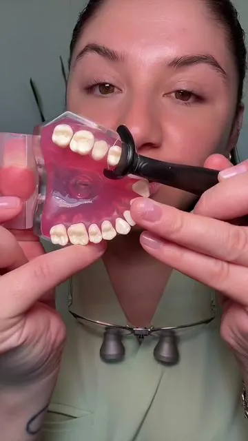 Flossing can be as easy as brushing your teeth without having to put your hands in your mouth 🦷 #teeth #flossing #oralhealth #dealsforyoudays #summerwins 
