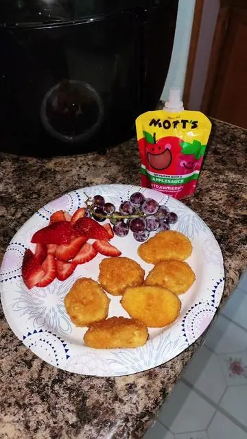I compensate for my daughter's aversion to vegetables with adding extra fruit to her meal and a packet of Ella Olla flavorless vitamin, veggies and fruit powder to her flavored water and its been going great! @EllaOla  #autismmom #ellaolla #autismfood #safefoods #sensoryprocessingdisorder 