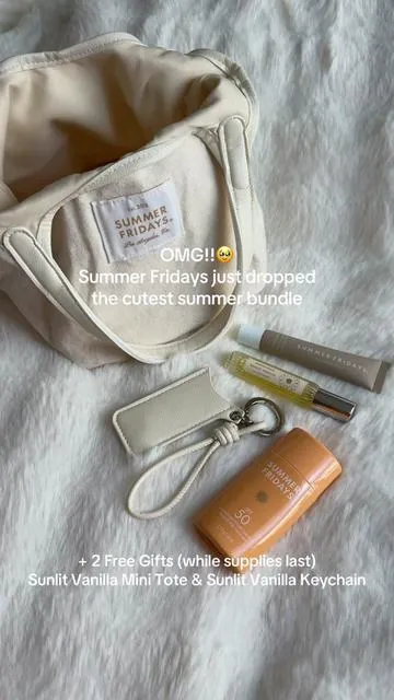 the keychain is BACK and you get the cutest mini tote 🥹 available on 6/30 🫶🏼 summer fridays sunlit summer essentials vanilla perfume lip balm spf tiktok shop #tiktokshopcreatorpicks #summervibes #DealsForYouDay #tiktokshopdealsforyou #summerfridays summer fridays best sunlit vanilla perfume lip butter balm shadedrops spf mini tote gift set buy with coupon maehni 