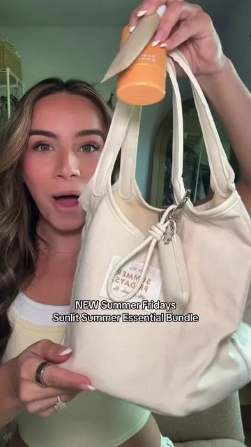 you get your SPF, lip balm, perfume, and tote all in one 😍  @Summer Fridays #summerfridays #summerfridayslipbalm #summeressentials #tiktokshopcreatorpicks #dealsforyoudays 