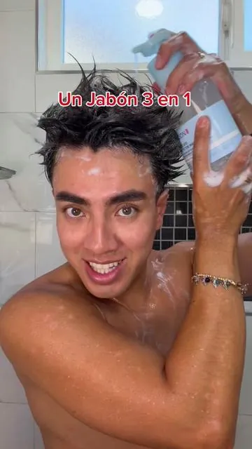 POV: Encontré un solo producto que simplifica toda mi rutina de baño. 🚿✨ Este Top to Toe Wash de @ILLIYOON US limpia el rostro, el cuerpo y hasta el cabello sin dejar sensación de resequedad. 🫧 Su fórmula con pH 6.0 ayuda a respetar la barrera natural de la piel, por eso se siente tan suave incluso si tienes piel sensible. #dealsforyoudays #IlliyoonSkinCare #IlliyoonAtoLotion #CeramideLotion #illiyoonpartner 