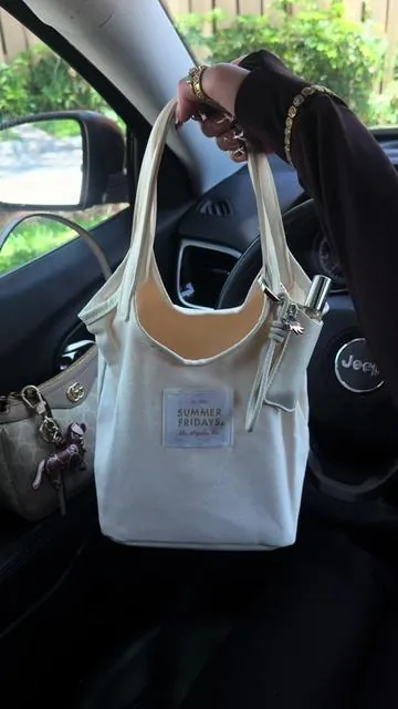 The tote bag with the fragrance keychain is perfect✨ #summerfridays #sunlitsummeressentials #sunlitvanilla #lipbutterbalm #dealsforyoudays