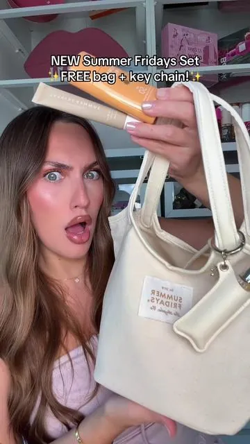 FREE tote bag & key chain?! I’m obsessed 💖💋👛 @Summer Fridays #newmakeup #tiktokshopcreatorpicks #summerfridays #summerfridayslipbalm #makeupset 