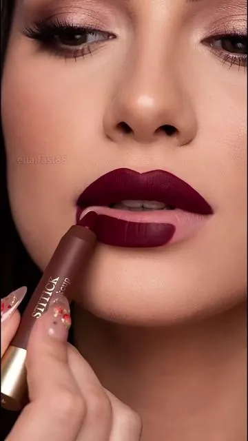 Suave, brillante y cómodo 💋#lipliner #lipsync #maquillaje #lipstick #dealsforyoudays 