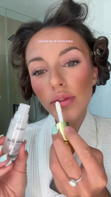 Vanilla baby lip oil 👄#beauty #lipoil #Selfcare #lipcombo #tiktokcreator @Truly Beauty 