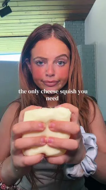 As your resident squishy connoisseur, this is the most satisfying one I own! #squishy #squish #fidget #cheesesquishy #cheese 
