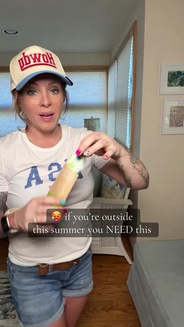 Summer heat is no joke, and this cooling towel has become one of those things I’m glad I keep around. ☀️❄️ Just wet it, wring it out, snap it, and wear it around your neck for instant cooling relief. Perfect for: ☀️ Outdoor work ⚾ Ball games 🏃 Walking or running 🎡 Theme parks & festivals 🏕️ Camping 🦁 Trips to the zoo 🌿 Gardening 🎣 Fishing It’s lightweight, reusable, and so much better than carrying around ice packs when you’re trying to stay cool. #CoolingTowel #SummerEssentials #StayCool #OutdoorLife #SummerFinds