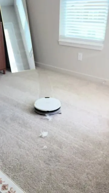 Best thing I’ve bought for my floors #sharknavigator #sharkrobotvacuum #robotvaccuum #sharkvacuum #pethaireverywhere 