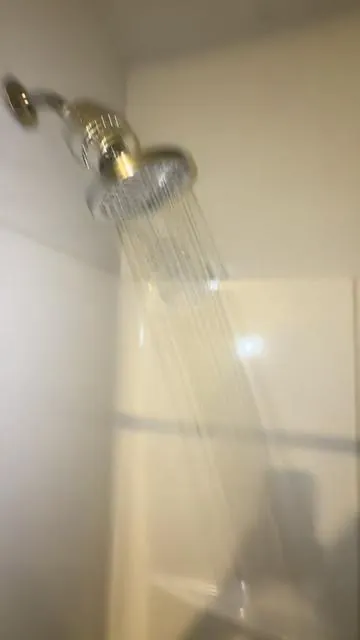Upgrade your daily shower with this 20-stage filtered shower head that helps reduce chlorine and impurities while delivering high-pressure water flow. Easy to install for a cleaner, more refreshing shower experience. 🚿 #FilteredShowerHead #ShowerFilter #HighPressureShower #BathroomUpgrade #WaterFilter 