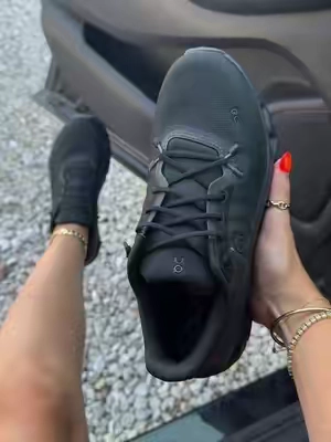 @Evans Sneakers #oncloud #oncloudtilt #walkingshoes #sneakers #shoes 