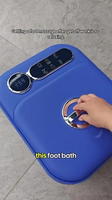 After a busy day, a foot bath is a gentle treat for yourself. #FootSoak #RelaxationForOfficeWorkers #HomeComfortItems #DailyLifeOfAWorkingPerson #FootSoak 