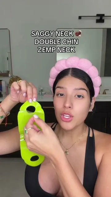 The CACTOX Cooling V-Up Neck Mask by Dr.Melaxin uses cactus peptide technology to help visibly firm, smooth, and define the jawline area. #drmelaxin #neckmask #saggyneck #doublechin