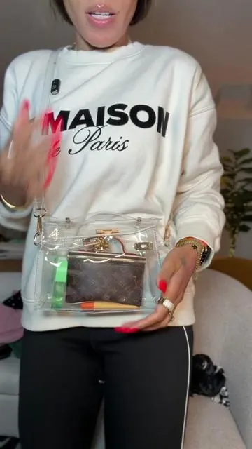 The designer-inspired jelly purse everyone keeps asking about ✨ This affordable summer bag gives luxury vibes without the luxury price tag. It's lightweight, waterproof, and the perfect everyday bag for beach days, brunch, vacations, and everything in between. If you're looking for the best affordable designer look-alike bag for summer, this is it. ☀️👜 #JellyBag #AffordableLuxury #DesignerInspired #SummerBag 