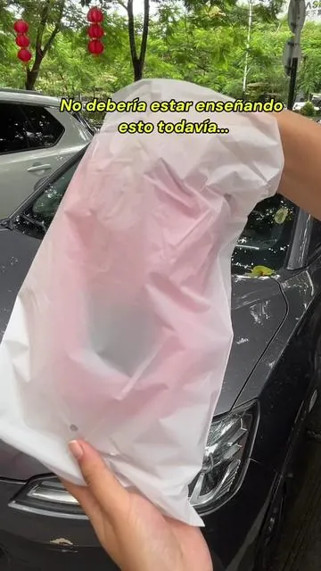 Arrancador portátil para carro, perfecto para tus viajes de verano. Con 4000A de arranque, infla tus llantas con su compresor de aire de 150 PSI y enciende cualquier vehículo de 12V en segundos. Además, funciona como batería externa de 15,000 mAh e incluye una potente luz LED para cualquier emergencia.#battery #repair #charger#jumpstarter #tiktokshopsummersale 
