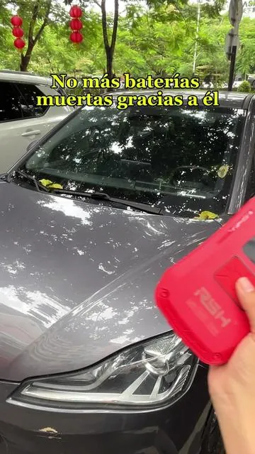 ¡Chicas, mujeres… y hombres también! Nunca salgan de casa sin su kit de arrancador portátil.#battery #repair #charger#portablejumpstarter #tiktoksummersale 