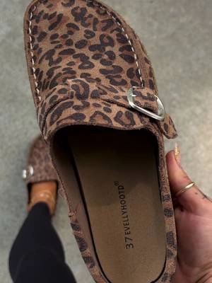 @EVELLYHOOTD US leopard print loafer clog!! 🐆🤎 #evellyhootd #clogs #loafers #lookalike #affordableshoes 