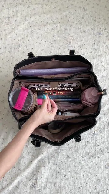 Look! Your entire office fits in this tote—laptop, files, big water cup, lunch, all in one bag!🎀💫🌸#FallFreshness #tiktokshoprestock #officebag #worktote #corporategirl 