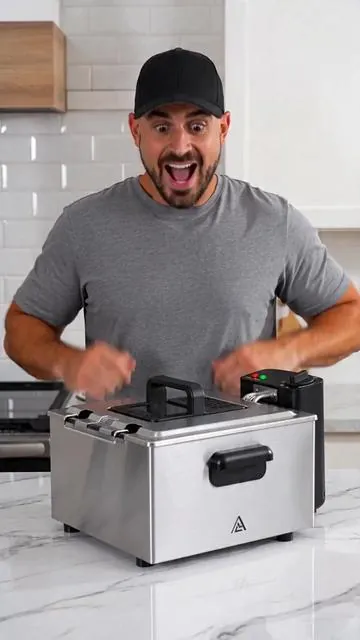 Restaurant-grade fryer at home? YES. 🍗 3 baskets, 5L capacity, & 1800W power? YES. #weeklydeals #payday #DeepFryer #KitchenHack #HomeCooking #TikTokMadeMeBuyIt