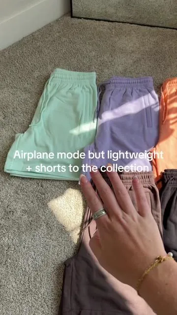 The viral patent airplane mode hoodie is now lightweight fabric + shorts option for traveling @@Comfrt