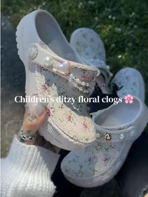 @Crocs #crocs #crocsnewarrivals #childrensshoes #backtoschoolshopping #clogsshoes 