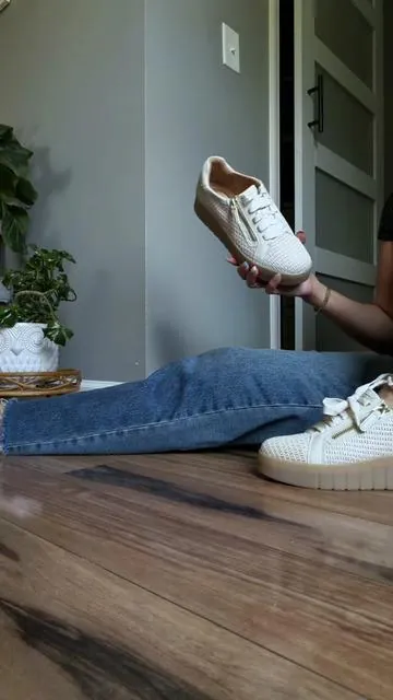 Clarks Collection Lace-Up Sneakers -Mykah Joyfull @QVC, Inc

#clarks #sneakers #shoesforwomen #casualshoes